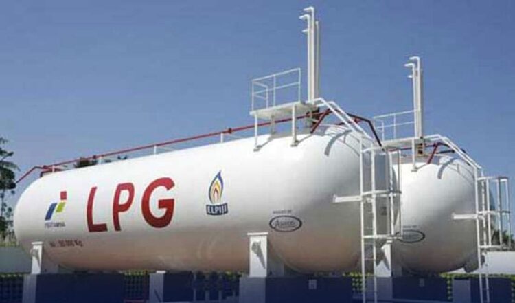 LNG Supply Disruption Due to Strait of Hormuz Closure Raises Gas Price Hike Fears in Pakistan LNG Supply Disruption Due to Strait of Hormuz Closure Raises Gas Price Hike Fears in Pakistan