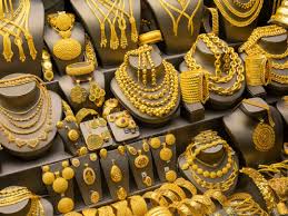 Gold Prices Drop Sharply in Pakistan, Per Tola Falls to Rs 485,062